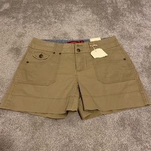 Shorts one 5 one. Women’s denim tan. Size 10 NWT